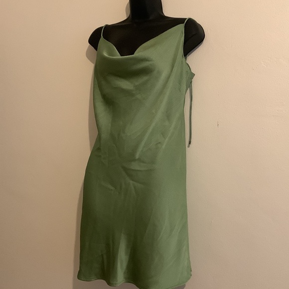 MISS LOLA Green cowl neck dress - Picture 2 of 6